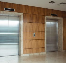 qué hacer si te quedas encerrado en un ascensor